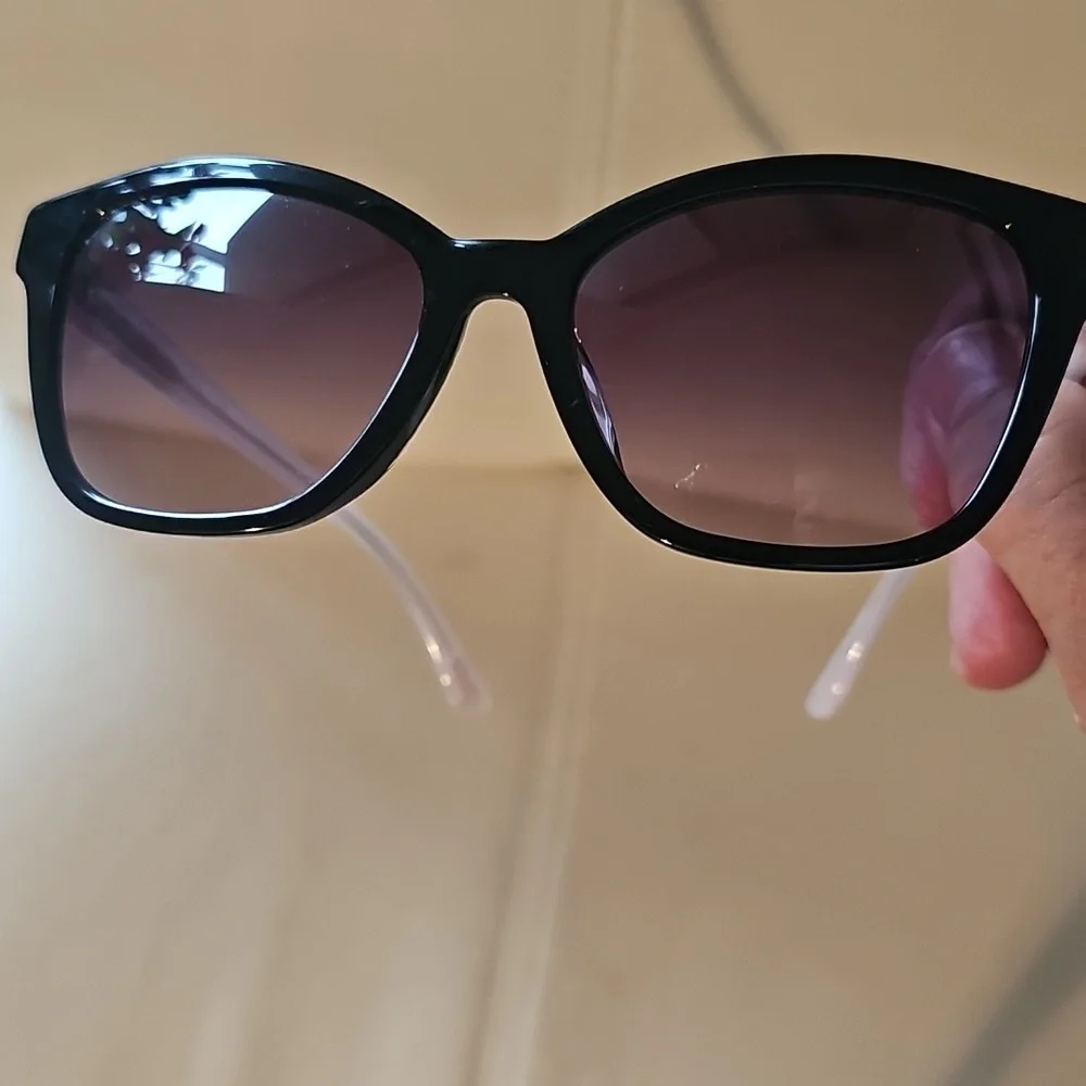 GUESS Black and Pink Sunglasses, Women's - NWOT